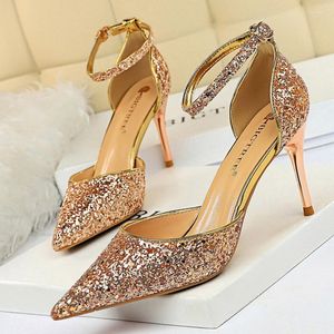 Sandaler 2023 Kvinnor vår 7,5 cm höga klackar Crystal Luxury Lady Glitter bling pumpar skor paljetter bröllop brud sandles skor