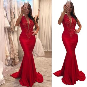 Prom Dresses Modest Deep V Neck Red Mermaid spetsapplikationer Crystal Pärlor Sop Train Evening Bowns For Women Formal OCN Dress