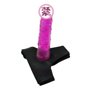 Sex Toy Dildo Le donne omosessuali indossano pantaloni di pelle per simulare peni solidi; le coppie del pene hanno alternative