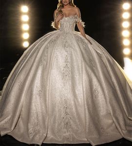 Abito da ballo di lusso Abiti da sposa Appliques Bateau Senza maniche Spalle scoperte Paillettes Increspature Appliques Lunghezza pavimento Pizzo Increspature con perline Abiti formali Abiti da sposa