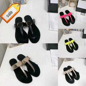 2023 Designers Womens Leisure Slippers T-shaped Leather Sandals Lady Flat Bottom Beach shoes Slippers High Quality women's sexy Flip-Flops Sandal