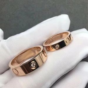 Pierścienie Kobieta Projektant Miłośnicy Biżuteria szerokość 4 5 6 mm tytanowa stopa złota Diamentowe akcesoria rzemiosła nigdy nie zanikają pierścień nojewelry