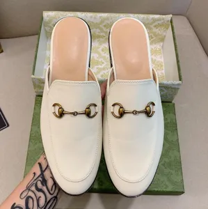 Modedesigner kvinnor päls tofflor loafers äkta läder mulor princetown kvinnlig vit svart sammet casual platt skor klassiker tofflor 35-46