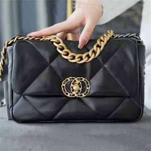 Borsa a tracolla in pelle monospalla da donna 2023 nuova catena a mano moda versatile borsa quadrata casual scontata del 50% sulla vendita di liquidazione