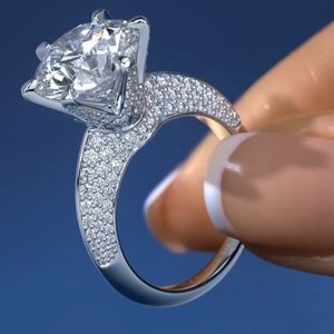 Anelli da donna in argento sterling 925 con grandi diamanti di nuovo design Anello da dito di fidanzamento per matrimonio di lusso con fiore per gioielli da sposa