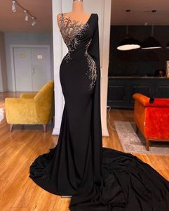 Black Evening Dresses Sleeveless V Neck Capes Lace Gold Appliques Sequins Beaded Sparkly Floor Length Celebrity Plus Size Prom Dresses Gowns Party Dress Tailored