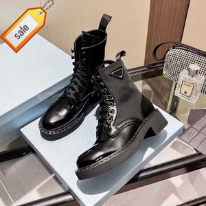 2023 Top -Qualität Mode Martin Designer Boots Damenschuhe Knöchelstiefel Pocket Schwarz PR Roman Stiefel Boodelle inspirierte Kampf Weißer Cowboy