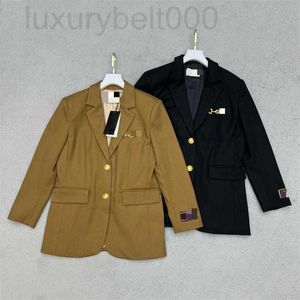 Ternos femininos Blazers Designer Novo estilo Casaco Padrão Gravado Metal Button Decoration/Curfão de manguito/Elegant 6MR6