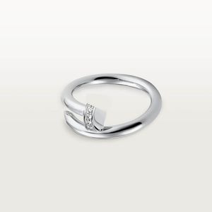 Amantes de designers de anéis femininos Tamanho de jóias de luxo de luxo 6-11 Titanium liga de ouro Acessórios de moda artesanal de diamante nunca Fadebague Hommelove Anéis