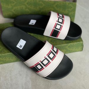 2023 Nya modedesigner tofflor Sandal Men Kvinnor gummi glider tofflor sommar sexiga sandaler mens lyxiga designers l￤genheter mode damer