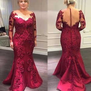 2023 Abiti eleganti per la madre della sposa Sirena rosso scuro Collo gioiello Illusion Maniche lunghe Appliques in pizzo Perline di cristallo Abiti da sera per invitati a un matrimonio