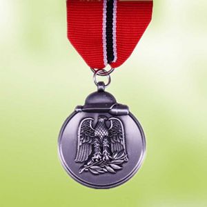 Broschen, Anstecknadeln, Deutsche Ostmedaille, Russischer Frontorden für gefrorenes Fleisch, Deutschland, Militärauszeichnung der Wehrmacht