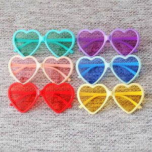 Niedliche Herzfabrik-Brillenkindergröße, schöne große Herz-Sonnenbrille, große, solide Sonnenbrille für Jungen und Mädchen