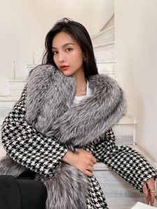 Kvinnors päls DT030 Vinter 2023 X-Long Black White Houndstooth Coat Fluffy Natural Collar Women Fashion Outerwear Wool Jacket