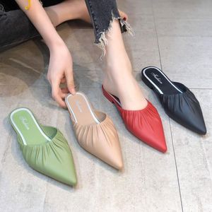 Pantofole di plastica sexy muli signore punta a punta sandali piatti pieghettati donna 2023 moda pioggia pantofola femminile estate scarpe da spiaggia