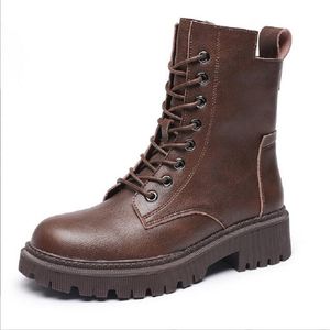 Britische Frauenstil Retro Leder kurze Stiefel für Frauenquadrat -Ferse -Plattform Schuhe DA023 7B608