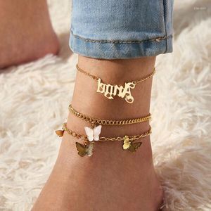 Fußkettchen Vintage Boho Layer Letter Knöchelarmband für Frauen Modekette mit Schmetterlingsanhänger Fußkettchen Handgefertigter Fußstrandschmuck