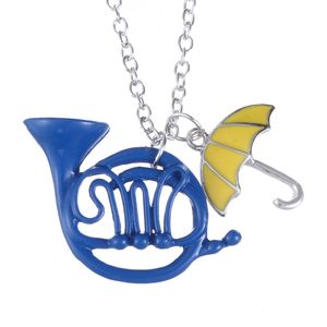 Collana tagliata Corno francese blu Girocollo con ombrello giallo per gioielli da donna Regalo all'ingrosso Midy Classic Movie Style