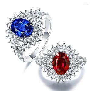 Pierścienie klastra Dobra biżuteria Sapphires Big gołębi Krew Ruby Stone Finger Damskie 9 -krotne złoto