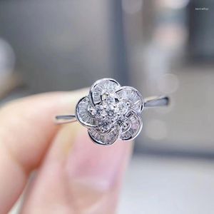 クラスターリング0.25ct丸い形状18kホワイトゴールドダイヤモンド婚約リング色の品質甘い結婚式