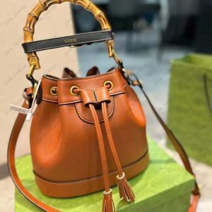 Designer Drawstring Shoulder Bags Diana Bamboo Mini Handväskor Fashion Tote Bag For Womens Luxurys läderhinkväskor Mens Crossbody