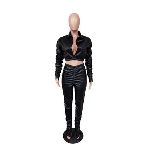 Spårdräkter grossistbanor Två stycken Set Women Pu Leather Outfits Fall Winterkläder Lång ärm Djup V Neck Crop Top och staplade byxor