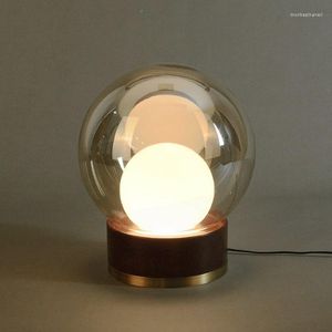 Lampy stołowe Nordic Glass Ball Lite Drewno sypialnia Lampa nocna światło na przyłapaniu Dekoracja projektantka gospodarstwa domowego kontraktowe ciepło