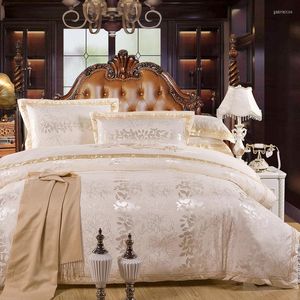 Yatak takımları 4pcs lüks saten jakard nakış yatak seti çift kraliçe krallık yorgan kapak sayfası yastık kılıfı