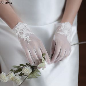 Elegant Ivory Mesh Lace Appliqued Peals Wedding Gloves For Brides Full Finger Wrist Length Women Short Gloves Ladies Prom Party Accessories CL1670