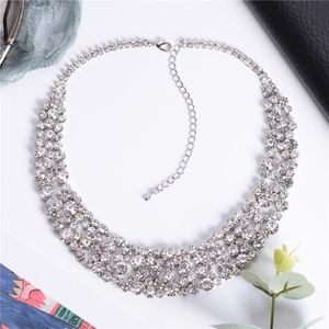 Halsketten mit Anhänger Halskette Choker Strasssteine Geschenke für Mädchen Modischer luxuriöser glänzender Schmuck Modeaccessoires CORUIXI H029828Penda