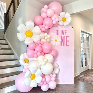 Inne dekoracyjne naklejki 69pcsset Daisy Flower Aluminium Balon Róż Biały Garland Arch Zestaw urodzinowy Dekoracja ślubna Baby Shower 230110