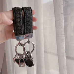 مصمم العلامة التجارية زنك سبيكة المفاتيح الفاخرة سلسلة مفاتيح الإبزيم العصرية قيادة مفاتيح مصنوعة يدويا للرجال إكسسوارات حقيبة النساء القلادة