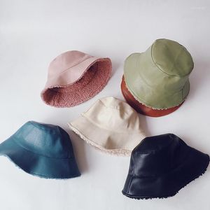 BERETS 2023 어린이 겨울 PU 양면 버킷 캡 소년과 소녀 세련된 따뜻한 어부 유역 모자 50-52cm 2-6 년