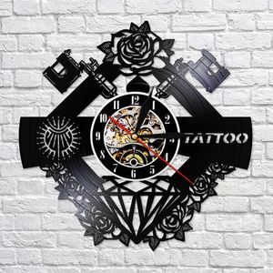 Orologi da parete Tattoo Studio Sign Nome personalizzato Record silenzioso Clcok Shop Machine Decor Hipster Men Gift