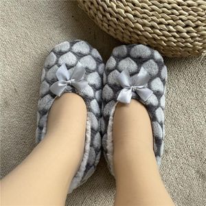 Hausschuhe Frauen Fuzzy Winter Weiche Contton Warme Plüsch Non Skid Anti Slip Liebe Herz Indoor Hause Flauschige Weibliche Schuhe Haus geschenk