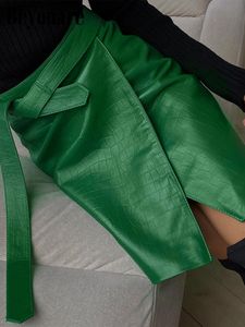 Skirts Beyouare Faux Leather Pattern ALine Skirt Women Fashion Elegant Solid Green High Waist Split Mini Autumn 230110
