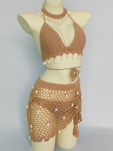 Kvinnors badkläder Kvinna Bikini Set Crochet Shell Tassel Top Sexig thong Bottom Se genom ihålig bandage Hög midja Kort strandkjol 230111