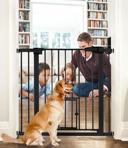 Porteurs de chats caisses abritent la porte de chien largeur grande porte animale durable marche facile à travers la clôture de chien avec porte d'animaux pour les escaliers Hou