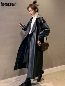 Kvinnors läderfaux Nerazzurri Spring Black Overdimensionerad lång vattentät dike -kappa för kvinnor ärm Löst koreanska modekläder 230110