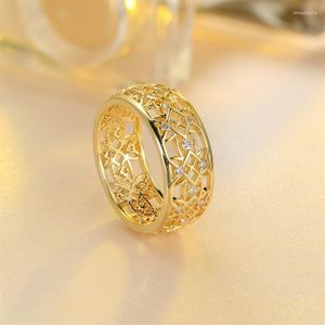 Anéis de casamento Fashion Brilliant Fashion 14K Gold Plated Grid Design Personality Band for Women Bridal Engagement Jewelry Party Gift