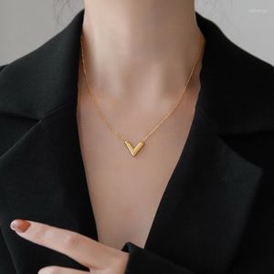 Pendant Necklaces YUN RUO Fashion Never Fade Gold Plated Letter V Shape Necklace European Woman Jewelry Titanium Stainless Steel Accessory