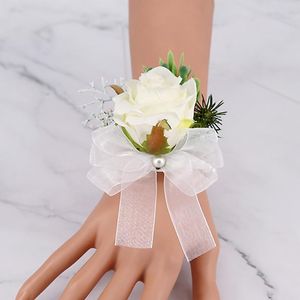 装飾的な花の花輪2PCホワイトリストコサージブライドメイド姉妹ハンドハンド人工花嫁ウェディングダンスパーティーブライダルプロムのために