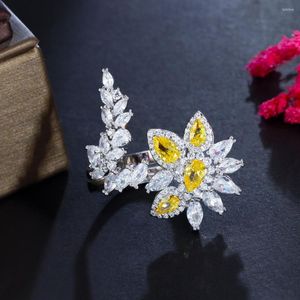 Bröllopsringar Beaqueen Yellow White Water Droplets Flower Cubic Zirconia Finger Jewelry Luxury Open Justerbar Women Party R129