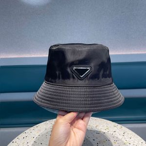 casquette berretto di design moda cappello a secchiello donne di lusso cappello tinta unita geometrica lettera cappello viaggio estivo spiaggia servizio fotografico tenda da sole cappello esterno molto merci belle