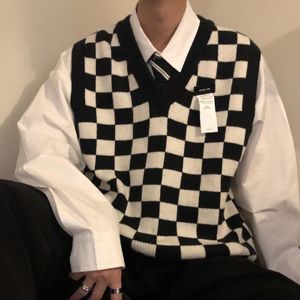 Men's Vests Knitted V Neck Sleeveless Black White Checkerboard Sweaters Vest Men Waistcoat Vintage Sueter Masculino Loose 230111