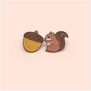 Pins Brooche Squirrel and Pine Ronees for Women Cartoon Kreatywne szpilki Emaliki Emaliki Zabawne para odznaki dżins