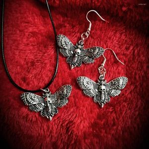 Collana Orecchini Set Testa di morte Hawkmoth Deathhead Falena Ciondolo Gioielli gotici con teschio