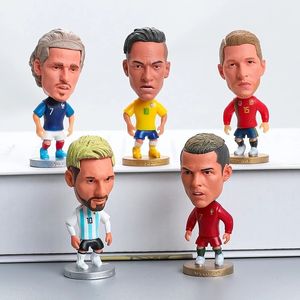 Dekoratif Nesneler Figürinler Soccerwe 7cm Yükseklik Futbol Mini Dolls Cartoon Player Figürleri Aksiyon Hareketli Noel Hediyesi 230111