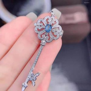Colares de pingentes de pingente europeias e americanas coloras de prata esterlina safira de colar em forma de chave em forma de chave Jóias femininas de zircões femininos exclusivos