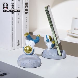 Dekorative Objekte Figuren ROOGO Hip Hop Astronaut Skulptur Kleiner kreativer Weltraum-Telefonhalter für Schreibtisch Harz Miniatur-Heimdekoration 230111